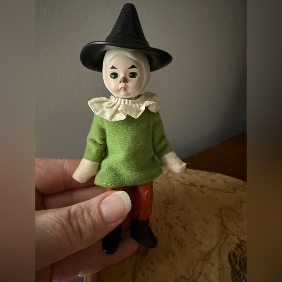 Collectible Wizard of Oz Scarecrow - Picture 12 of 15